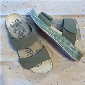 Alegria sandals brand new in box
